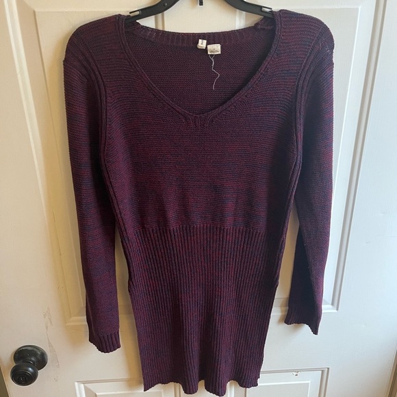 Anthropologie Moth V-Neck Side Slit Tunic Length Burgundy Ribbed Sweater-Small - Picture 1 of 8